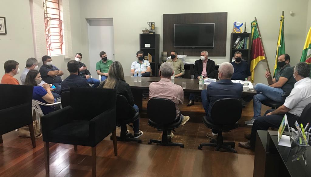 Governo Municipal reúne-se com superintendente do DAER/RS e investidores da Área Empresarial